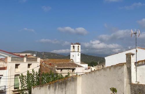 Ulldecona House | Cozy Mountain View Retreat - Family Friendly & Highly Rated