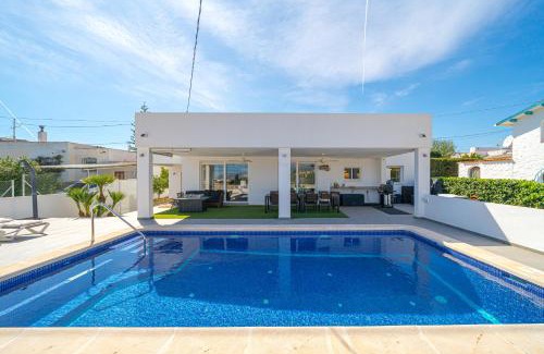 L'Alfas del Pi House | Experience Comfort at Casa Aigua Marina - 4-Star Stay