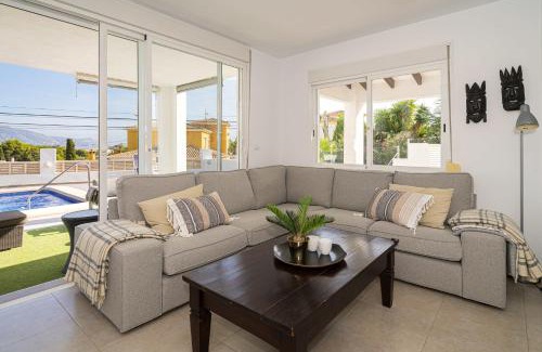 L'Alfas del Pi House | Experience Comfort at Casa Aigua Marina - 4-Star Stay
