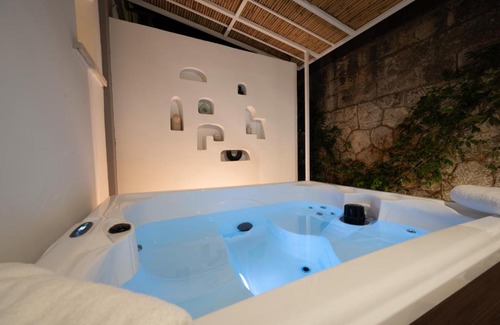 Casteldaccia Villa | Relaxing Getaway at Casa Aive with Oceanfront Hot Tub