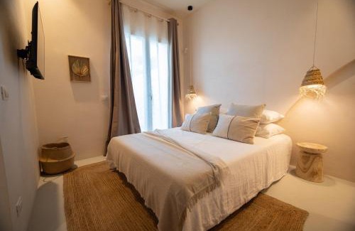 Casteldaccia Villa | Relaxing Getaway at Casa Aive with Oceanfront Hot Tub