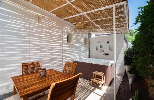 Casteldaccia Villa | Relaxing Getaway at Casa Aive with Oceanfront Hot Tub