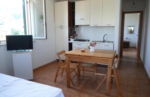 San Giorgio Apartment | Cozy Casa Al Cicero: Pet-Friendly with Ocean Views