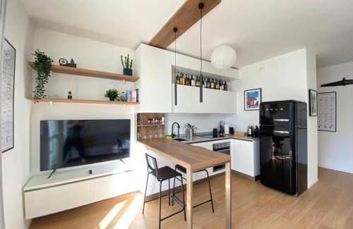 Bellano Apartment | Scenic Lakefront Apartment with Beach Access for Families