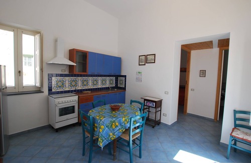 Canneto Apartment | Relax at Casa Al Mar Canneto: Family-Friendly Retreat