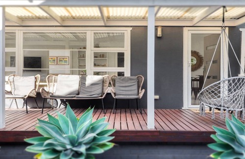 Wamberal House | CASA AL MARE | Beachside Retreat with Ocean Views & Wi-Fi