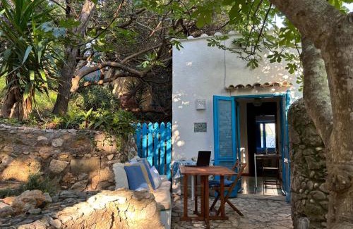 Faro Apartment | Beachfront Getaway: Casa al Mare with Private Beach Access