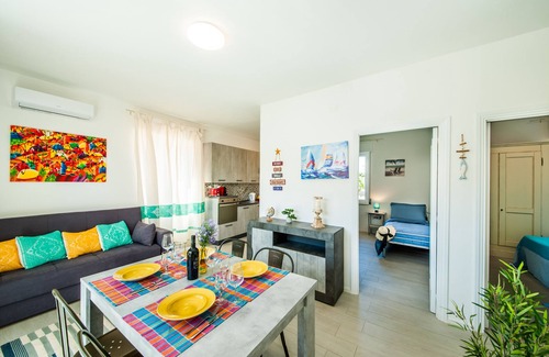 Lu Bagnu House | Seaside Retreat with Private Parking and Ocean View