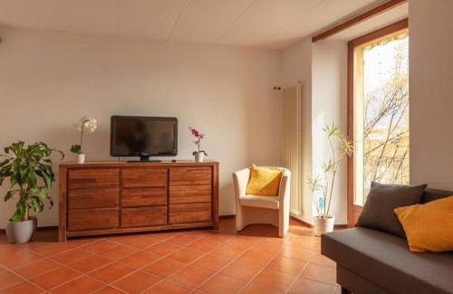 Minusio Apartment | Casa al Sole: Beautiful Apartment with Terrace and Lake View