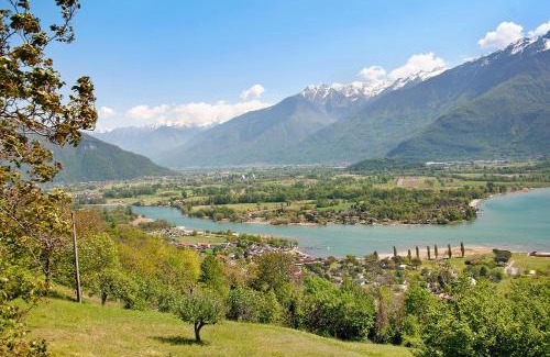 Montemezzo Apartment | Discover Casa Alan: Pet-Friendly Stay with Great Reviews