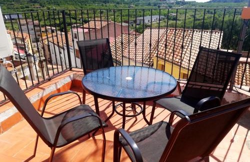 Chert House | Exceptional Comfort at Casa Alba: Pet-Friendly & Spa Amenities