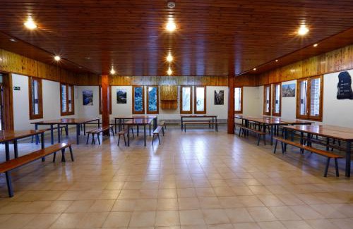 Os de Balaguer House | Casa Alberg 4 Vents: Family-Friendly Retreat with Great Dining