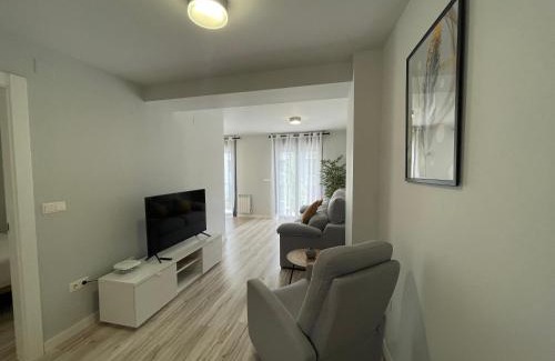 Tudela Apartment | Casa Alberto: Family-Friendly Stay with Breakfast Included
