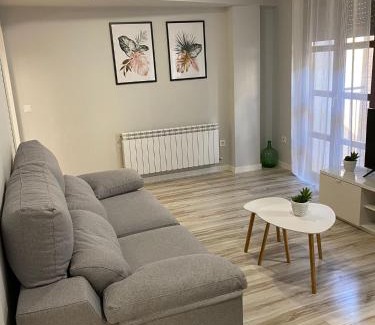 Tudela Apartment | Casa Alberto 1 izda: Family-Friendly with Top Guest Ratings