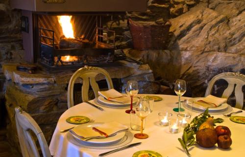 La Hiruela Apartment | Casa Aldaba: Family-Friendly Retreat with Top Reviews