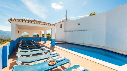 El Borge Villa | Discover Casa Alejandro Almachar: Family-Friendly Retreat