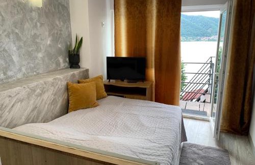 Orsova House | Relax at Casa Alexandreea with Ocean View & Private Beach
