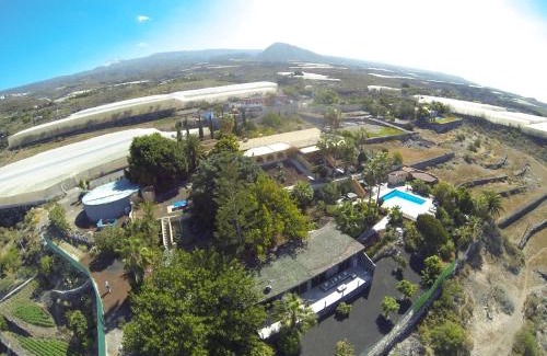 San Juan de la Rambla Apartment | Discover Casa Alhambra: Family-Friendly Retreat with Pool