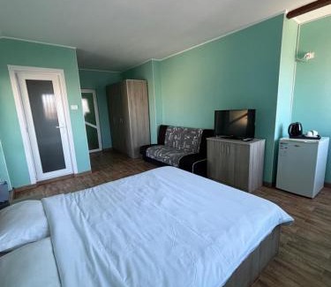 2 Mai House | Discover Casa Alleria: Oceanfront Retreat with Hot Tub