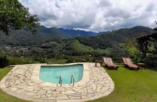 Lumiar House | Scenic Casa Alpina with Panoramic Views in Lumiar