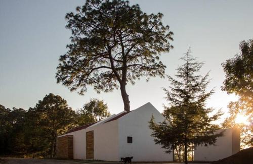Mazamitla House | Serene Stay at Casa Alrededor de un Pino - Family Friendly