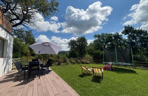 Bran Cabin | Pet-Friendly Casa Aluna Duo: Rated 10/10 with Breakfast