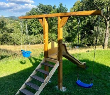 Bran Cabin | Pet-Friendly Casa Aluna Duo: Rated 10/10 with Breakfast