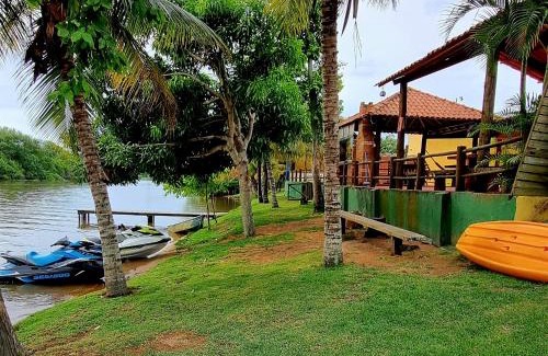 Mariricu House | Pet-Friendly CASA AMARELA Beira Rio Guriri with Pool