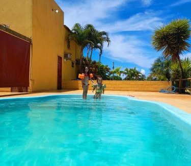 Mariricu House | Pet-Friendly CASA AMARELA Beira Rio Guriri with Pool