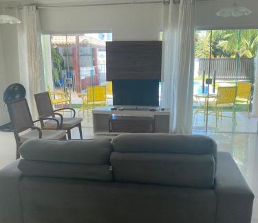 Barra do Jacuipe House | Cozy Casa Amarela: Oceanfront Stay with Pool & Pet-Friendly