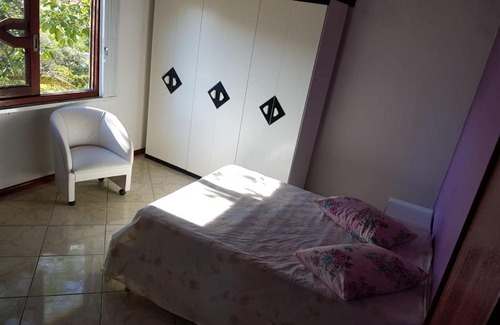 Rio Vermelho Norte House | Relax at Casa Amarela with Pool and Ocean Views