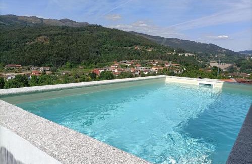 Parada de Bouro House | Experience Casa Amarela da Caniçada with Pool & Hot Tub