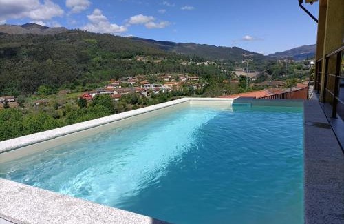 Parada de Bouro House | Experience Casa Amarela da Caniçada with Pool & Hot Tub