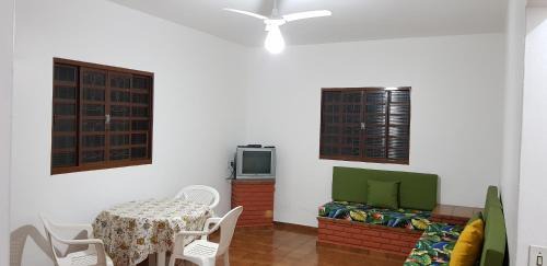 Maranduba House | Pet-Friendly Casa Amarela de Maranduba with Ocean View