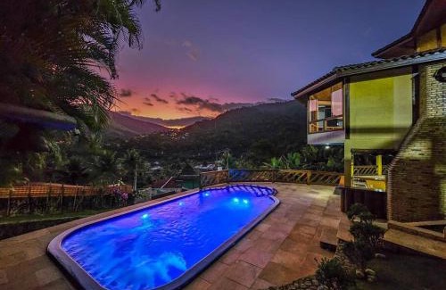 Frade Villa | Relax at Casa Amarela Portogalo with Private Beach & Pool