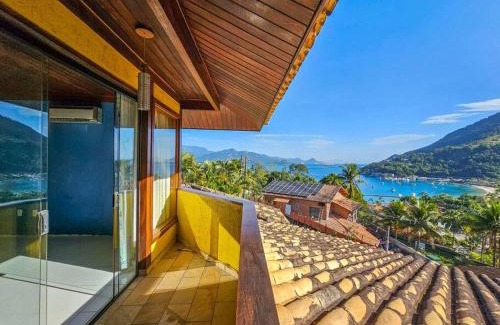 Frade Villa | Relax at Casa Amarela Portogalo with Private Beach & Pool