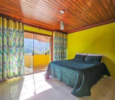 Frade Villa | Relax at Casa Amarela Portogalo with Private Beach & Pool