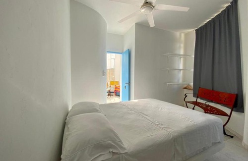 Santa Veronica Bed & Breakfast | Cozy Casa Amarilla: Family-Friendly with Hot Tub Access