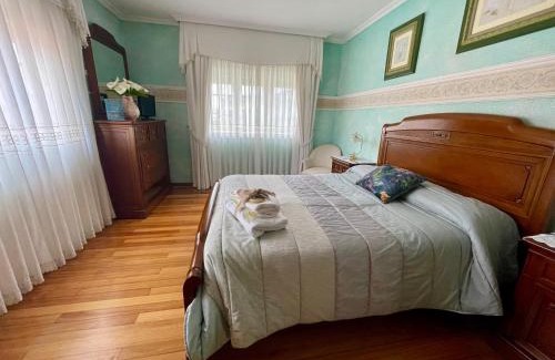 Noia House | Cozy Casa Amelia Noia: Family-Friendly with Breakfast Included