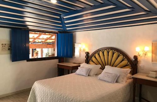 Ossos Bed & Breakfast | Oceanfront Bliss at Casa Amor do Mar - Rated 10/10
