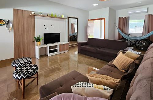 Bonito House | Casa ampla e confortável. Piscina e churrasqueira.