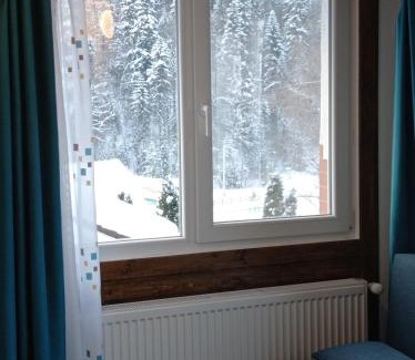 Azuga Cabin | Family-Friendly Retreat at Casa Anda for Unforgettable Stays