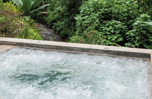 Valle de Bravo Villa | Casa Andima: Inviting Retreat with Spa and Hot Tub Amenities