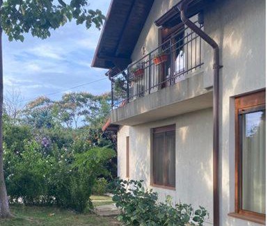 2 Mai Villa | Casa Andrei: Oceanfront Retreat with 10/10 Guest Rating