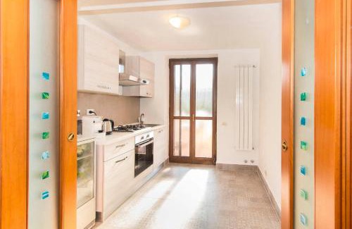 Bussolino Apartment | Inviting Casa Angeletti: Family-Friendly with Breakfast