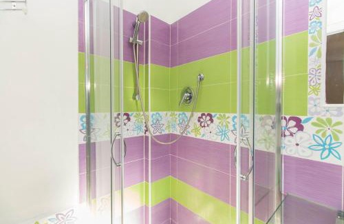 Bussolino Apartment | Inviting Casa Angeletti: Family-Friendly with Breakfast