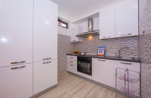Alassio Apartment | Casa Angerin: Oceanfront Getaway with Spa & Breakfast
