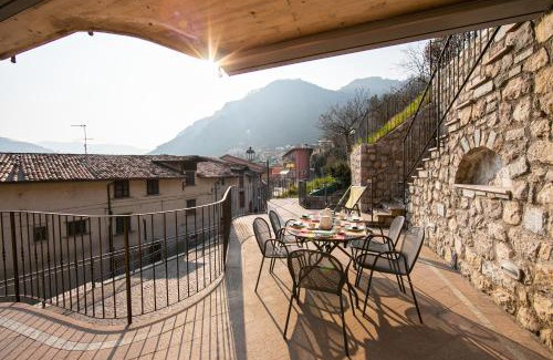 Vesio Apartment | Idyllic Casa Angiolina with Lake & Mountain Views