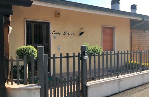 Caprino Veronese House | Cozy Casa Anna: Oceanfront Oasis with Family-Friendly Amenities