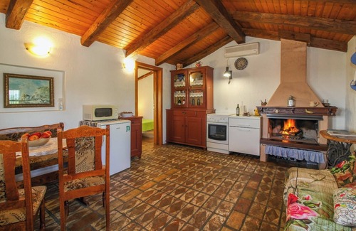 Sovinjska Brda House | Discover Casa Antonija: A Cozy Retreat in Sovinjska Brda